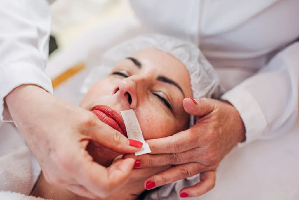 Haarentfernung im Gesicht bei Frauen – Kosmetikstudio Augsburg