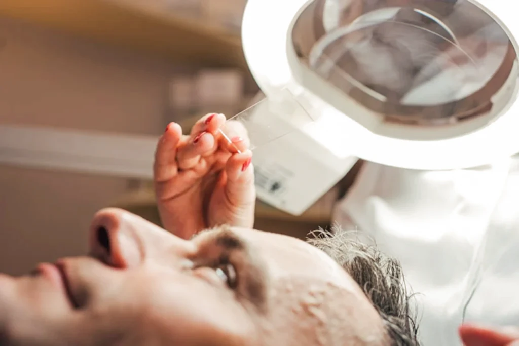 Professionelle Hautanalyse im Kosmetikstudio Augsburg