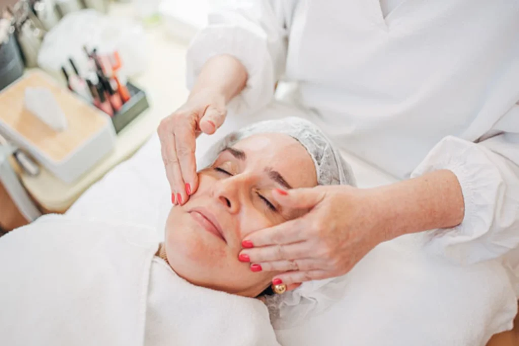 Gesichtspflege mit Wirkstoffkonzentrat – Gesichtsbehandlungen Augsburg