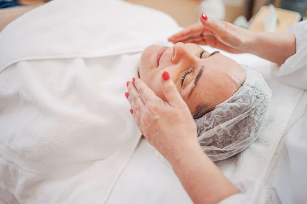 Gesichtspflege mit Maske – Gesichtsbehandlung Augsburg